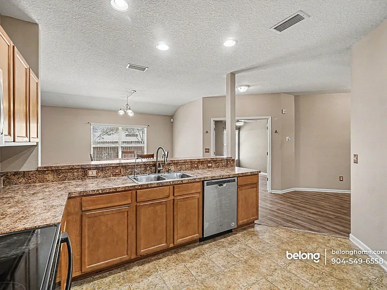 15763 Twin Creek Dr — Photo 6