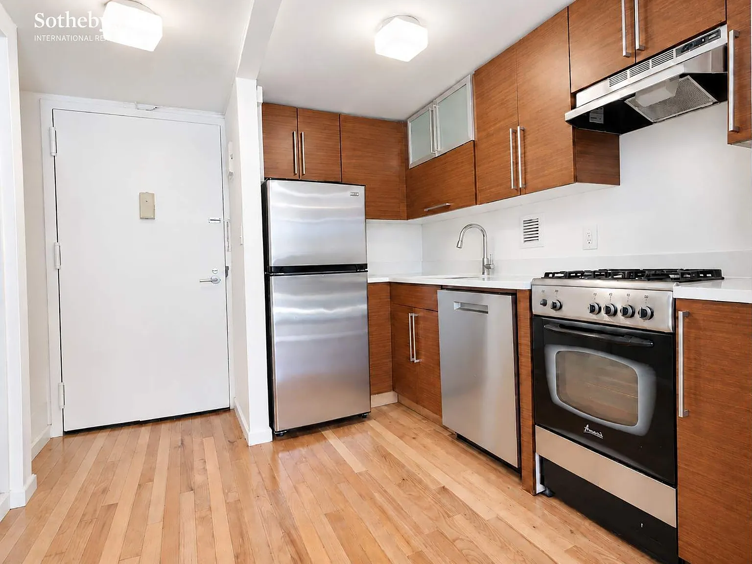 184 Thompson Street — Photo 3