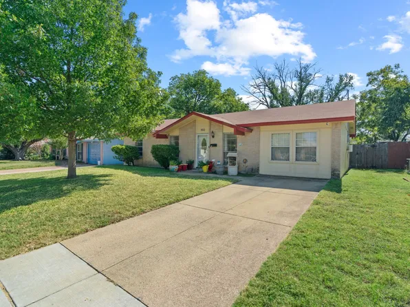 960 Ashwood Dr, Lewisville, TX 75067