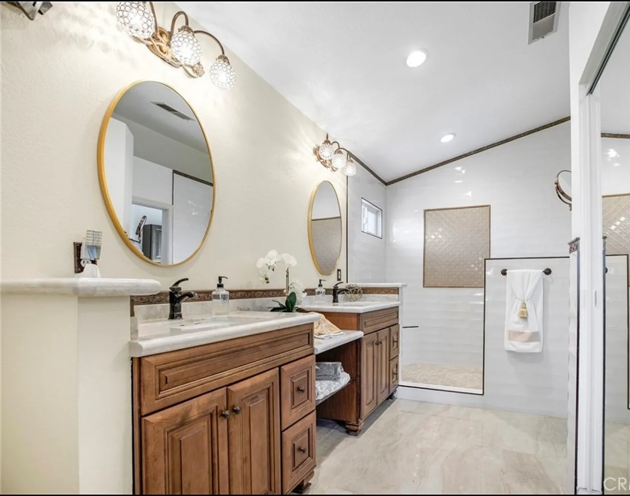 5 bed, 2868 sqft, $5,280 — Photo 4