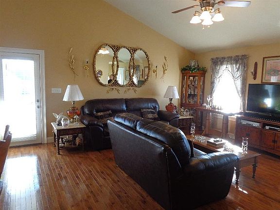 2nd image of 400 Pine Hurst Dr