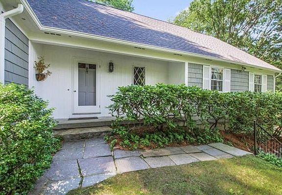 4th image of 93 Twinbrooke Dr