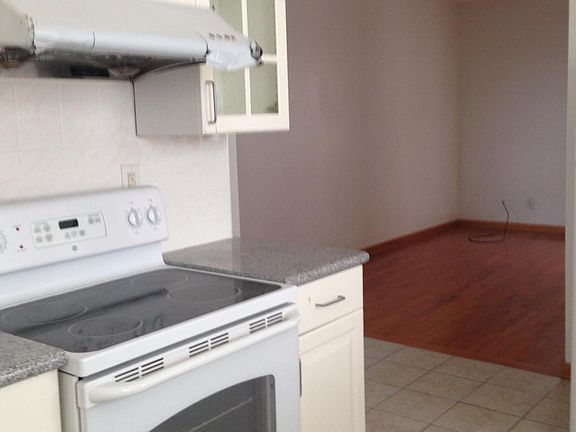 4th image of 1427 S 6th St Floor 3