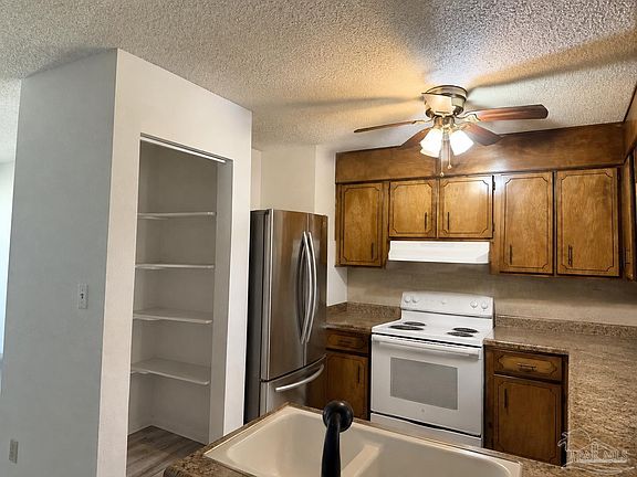 3rd image of 5896 Cedar Tree Dr