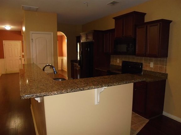 3rd image of 102 Flowing Meadows Dr