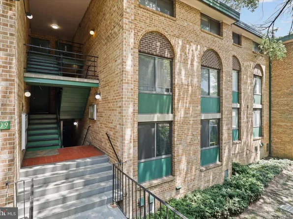 509 N Armistead St APT 103, Alexandria, VA 22312