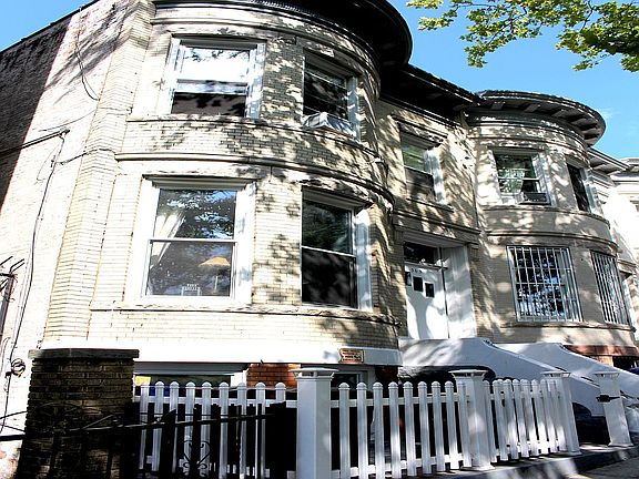 3rd image of 563 41st St