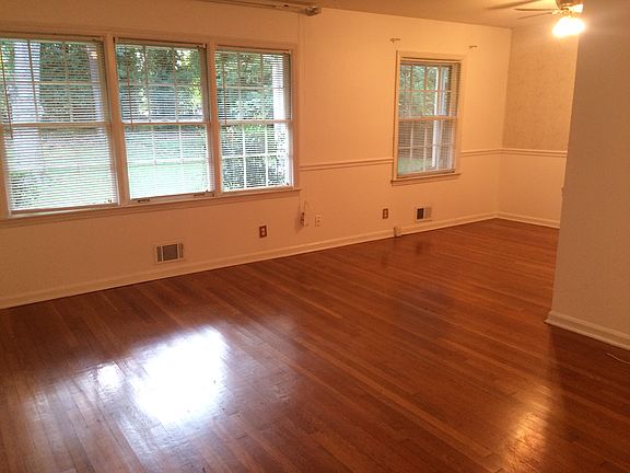 Living Room/Dining