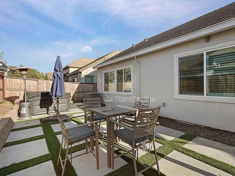 2933 Valencia St — Photo 41