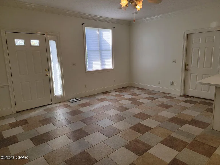 2617 Cypress St — Photo 4