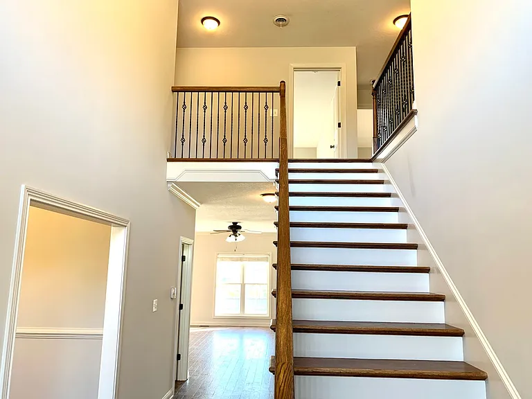 1533 Edgewater Ln — Photo 4