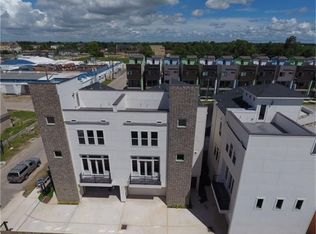 2016 Dennis St, Houston, TX 77004