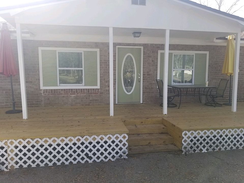 Front view. 