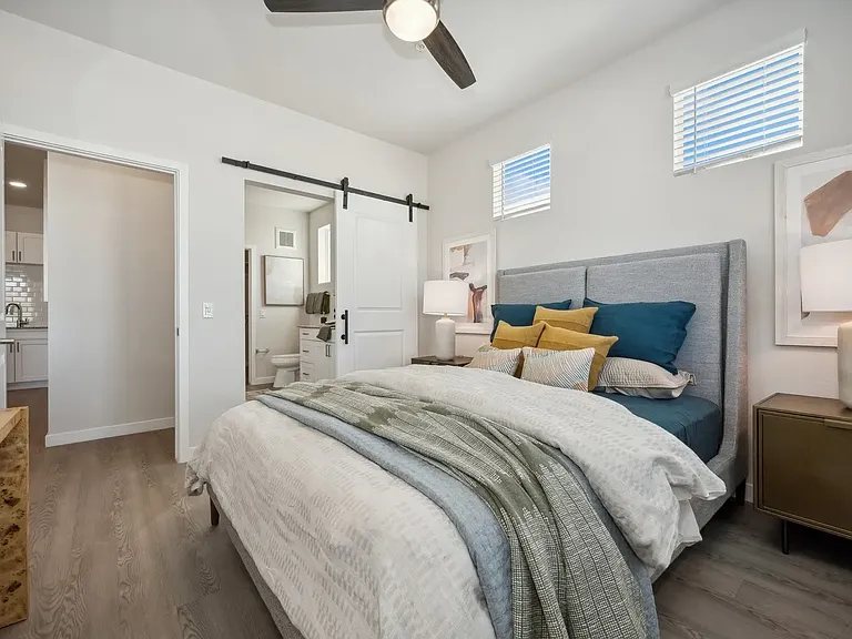 Longbow Luxury Apartments — Photo 51