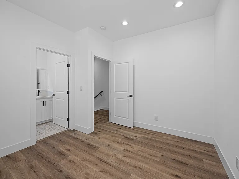1506 W 206th St — Photo 12