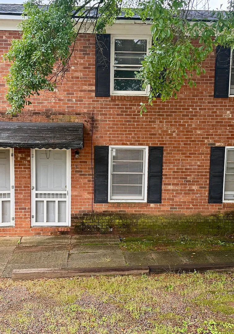298 Nichol Street — Photo 2
