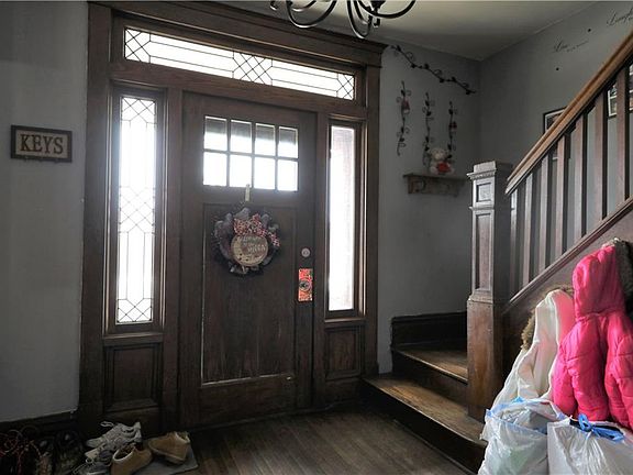 4th image of 1755 Crawford Ave