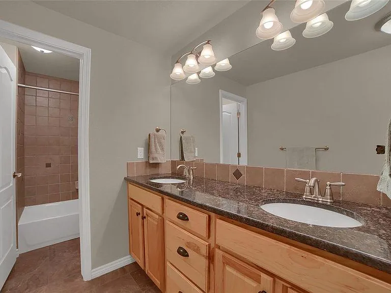 2331 Ledgewood Dr — Photo 28