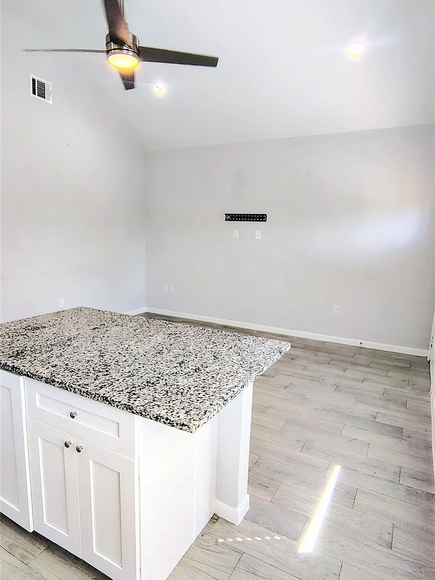 3 bed, 2.0 bath, 999 sqft, $1,350 — Photo 3