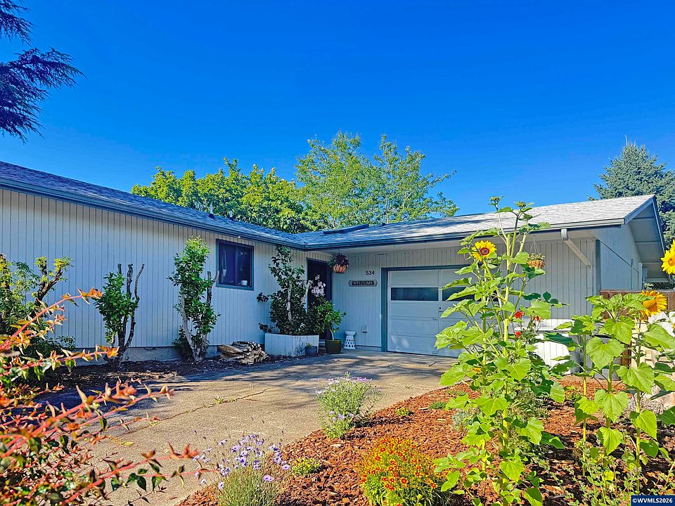 1st image of 534 SE Hathaway Pl