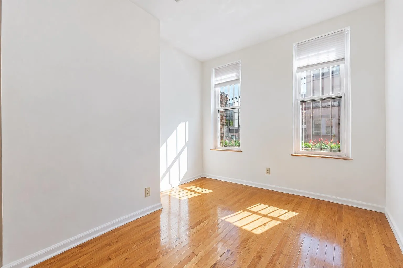 1 bed, 1.0 bath, 572 sqft, $3,200 — Photo 4