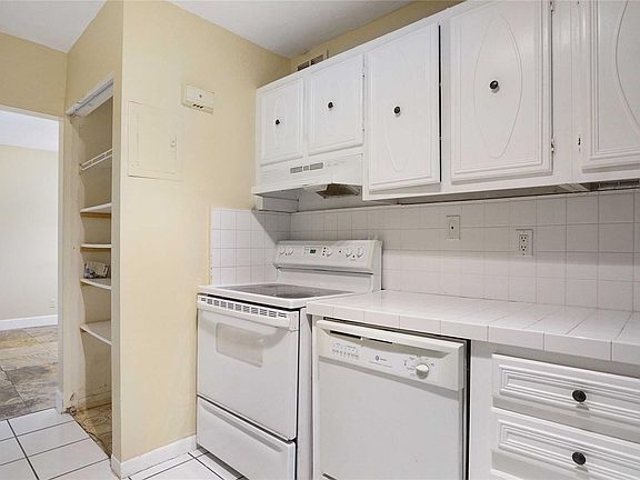 4th image of 3123 Oakland Shores Drive #D104