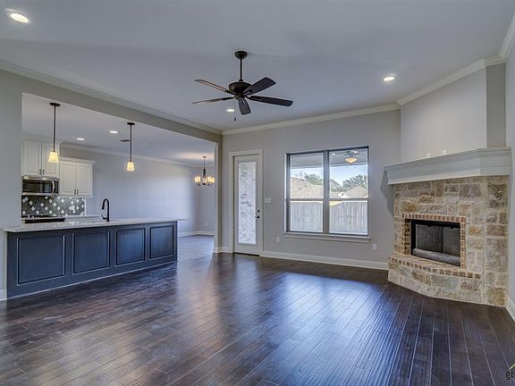 4th image of 476 Utah Avenue