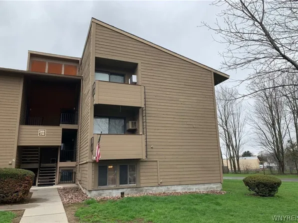 290 Watertree Dr, East Syracuse, NY 13057