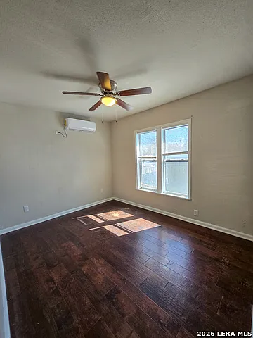 1124 Fenfield Ave — Photo 6