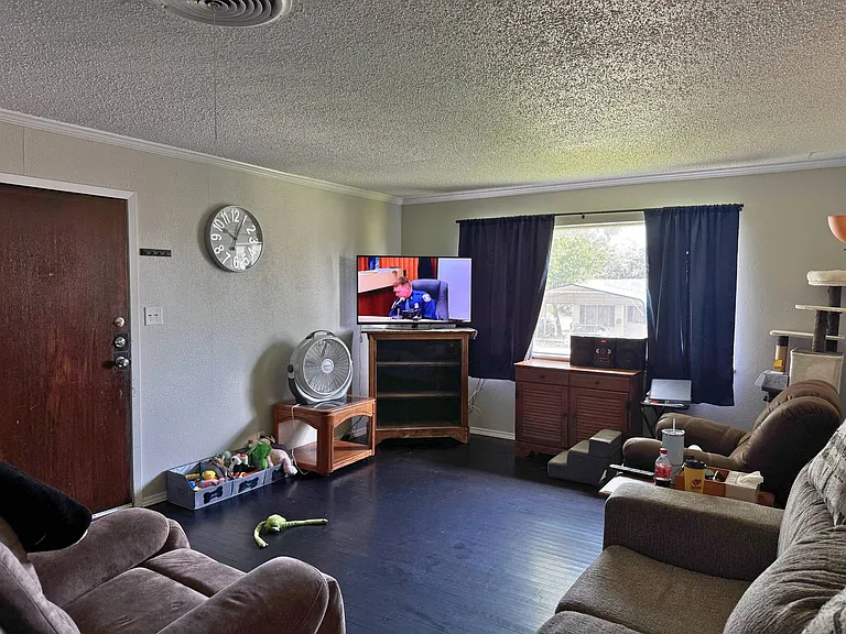 1609 Sunnyside Ln — Photo 3