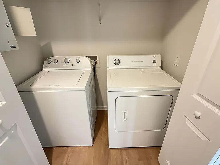 136 Bridgewater Cir — Photo 10