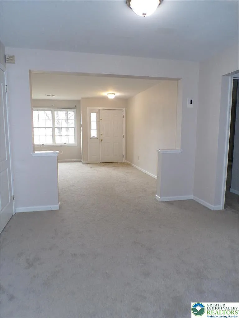 Building Photo - 302 Windsor Pl #302