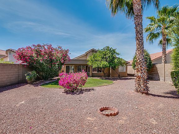 4th image of 1012 E Mountain Vista Dr