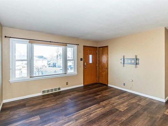 4th image of 10455 Dandridge Dr