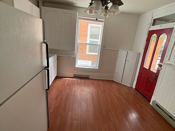 5th image of 729 Blake Ave
