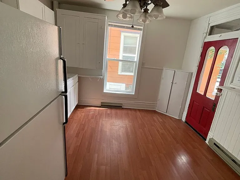 729 Blake Ave — Photo 5