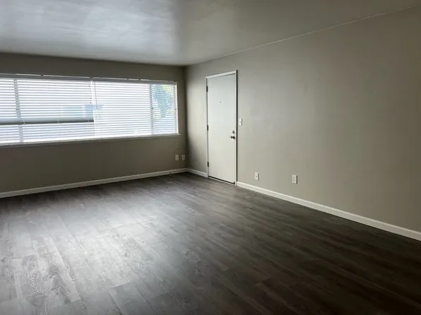 3241 21st Ave W APT 5, Seattle, WA 98199