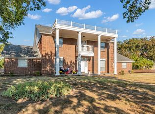 2620 Brookridge Dr, Hurst, TX 76054