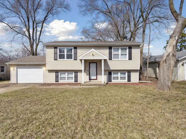 3121 Bavarian Ln, Rockford, IL 61109