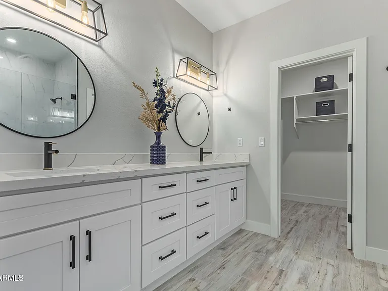 8941 E Maple Dr — Photo 20
