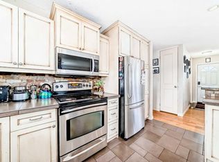 53 Wakefield Dr SW, Calgary, AB T3C2W8