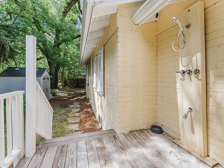 121 Redfern Dr — Photo 19