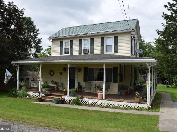 49 Hammond St, Great Cacapon, WV 25422