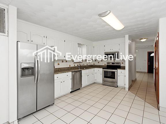 5th image of 1417 Martin Ave