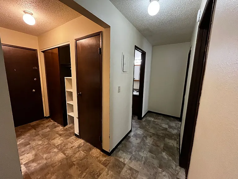 230 W Broadway St — Photo 5