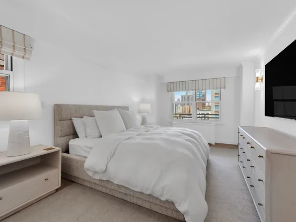 360 East 72nd Street image 5 of 15