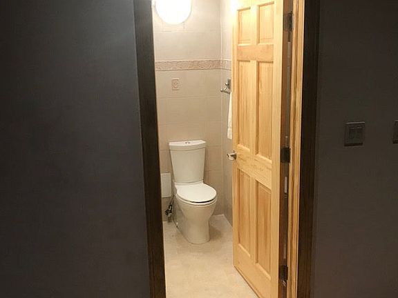3rd image of 23 E 20th St