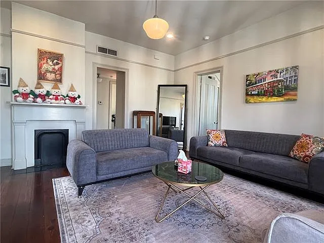 3 bed, 2.0 bath, 1340 sqft, $2,400 — Photo 2