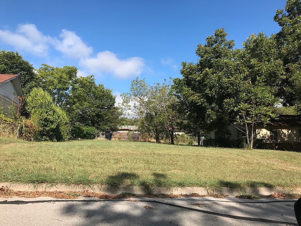 2nd image of 806 S 36th St