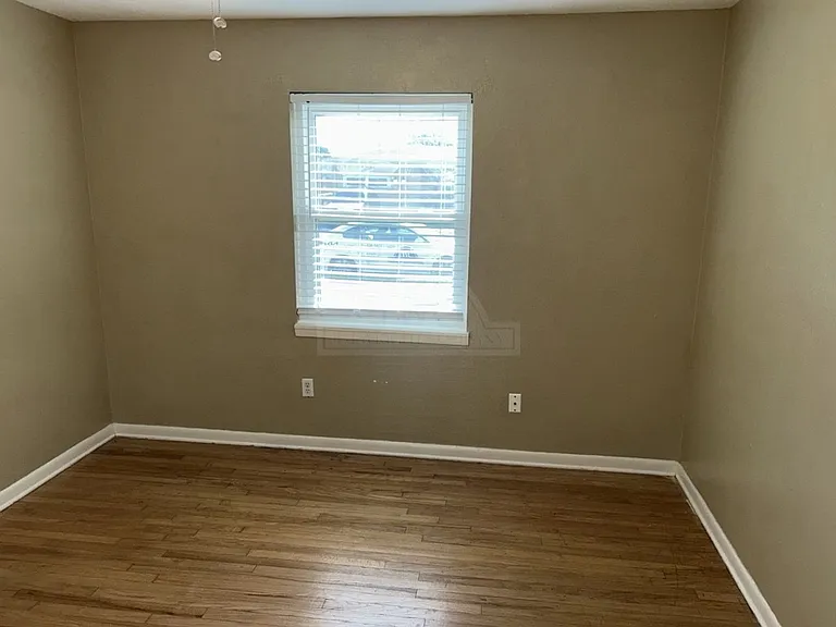 304 Oak St — Photo 12